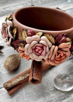 Широкий женский браслет из натуральной кожи терракотового цвета с розами7 фото