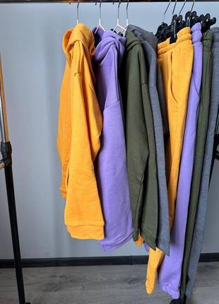 Спортивний костюм на підлітка в кольорах