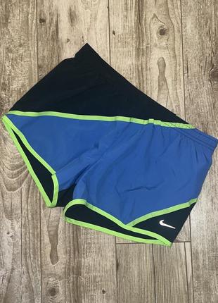 Яркие оригинальные шорты для занятий спортом nike dri-fit1 фото