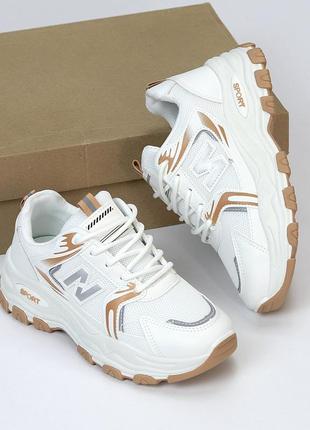 Белые кроссовки со иставками беж 209778 фото
