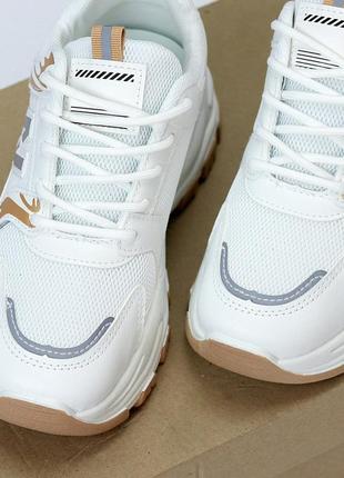 Белые кроссовки со иставками беж 209779 фото
