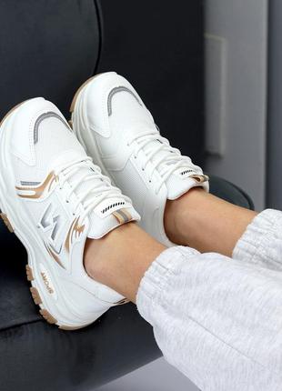 Белые кроссовки со иставками беж 209777 фото