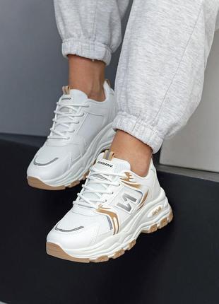 Белые кроссовки со иставками беж 209774 фото