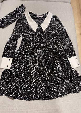 Платье в горошек с воротником