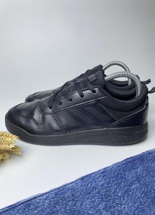 Кожаные кроссовки для парня adidas tensaur