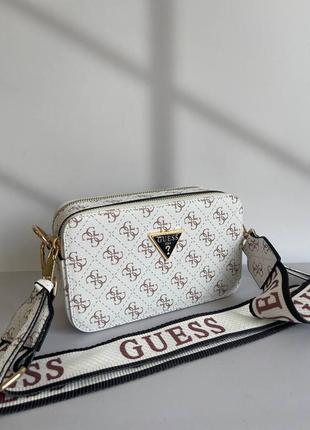 Guess, квадрат белая 7