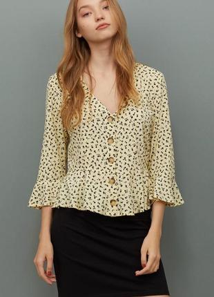 Красивая блуза на пуговицах divided by h&m вискоза этикетка1 фото