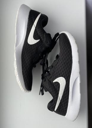 Nike tanjun размер: us 12c/ eur 29.5/ 18.5см стелька легкие детские кроссовки на весну/ лето идеальное состояние2 фото