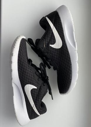 Nike tanjun размер: us 12c/ eur 29.5/ 18.5см стелька легкие детские кроссовки на весну/ лето идеальное состояние1 фото