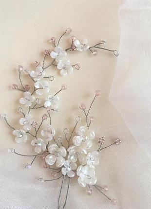 Шпилька с цветочками хрустальными бусинами и бисером2 фото