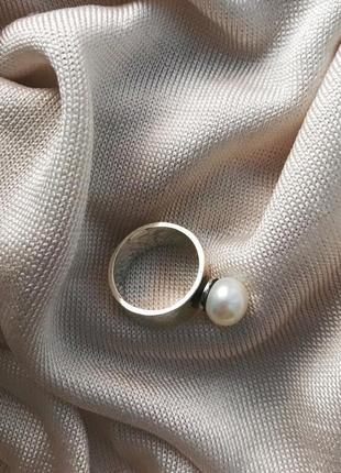 Кольцо из серебра с жемчугом1 фото