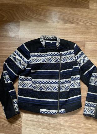 Жакети у стилі шанель на піку моди зараз