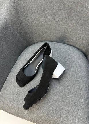 Черные замшевые туфли с открытыми пальчиками4 фото