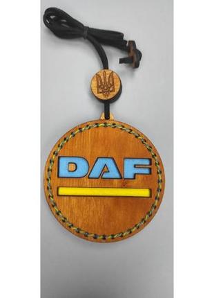 Ароматизатор из дерева в машину с логотипом daf + подарочный бокс. в наличии все модели авто.3 фото