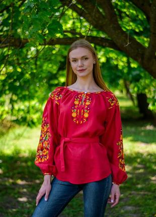 Дизайнерська жіноча вишиванка з натурального льону насиченого червоного кольору.7 фото