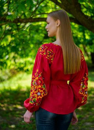 Дизайнерська жіноча вишиванка з натурального 100% льону насиченого червоного кольору.8 фото