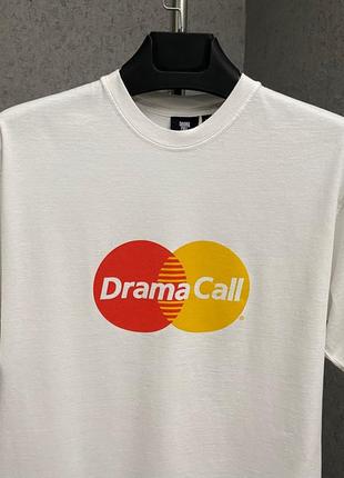 Белая футболка от бренда drama call3 фото