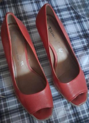 Шикарные кожанные туфли красного цвета с открытым носком tamaris, 💯 оригинал4 фото