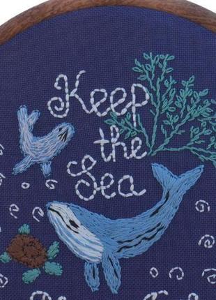 Вышивка в пяльце "keep the sea"7 фото