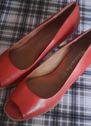 Шикарні шкіряні туфлі червоного кольору з відкритим носком tamaris, 💯 оригінал3 фото