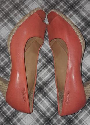 Шикарные кожанные туфли красного цвета с открытым носком tamaris, 💯 оригинал5 фото