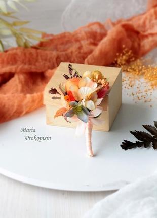 Набір весільних прикрас:бутоньерка та браслет в кремово-оранжевому кольорі.3 фото