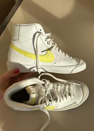 Білі шкіряні кеди nike blazer mid '77