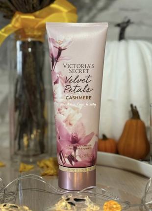 Лосьйон для тіла victoria’s secret velvet petals cashmere оригінал1 фото