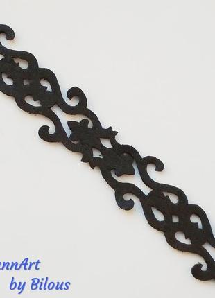 Кожаный браслет с прорезанным узором «ness»