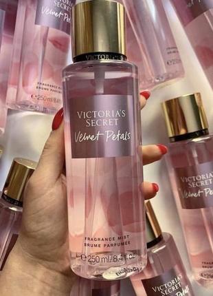 Паріумований спрей для тіла victoria's secret velvet petals💖