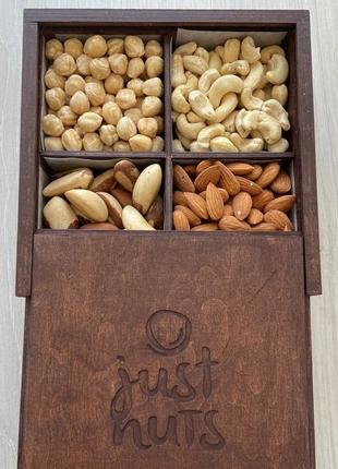 Подарочная коробочка асорти с орешками и цукатами, 600+ грамм2 фото
