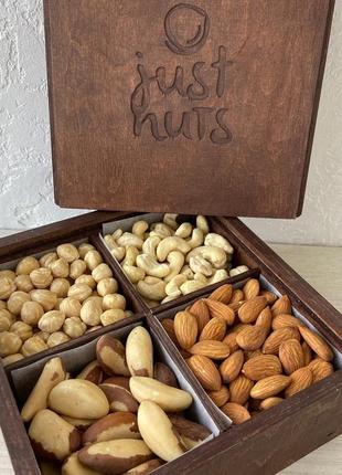 Подарочная коробочка асорти с орешками и цукатами, 600+ грамм4 фото