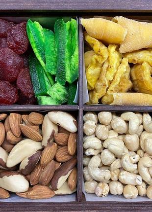 Подарочная коробочка асорти с орешками и цукатами, 600+ грамм