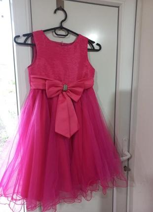 Розова сукня для дівчинки