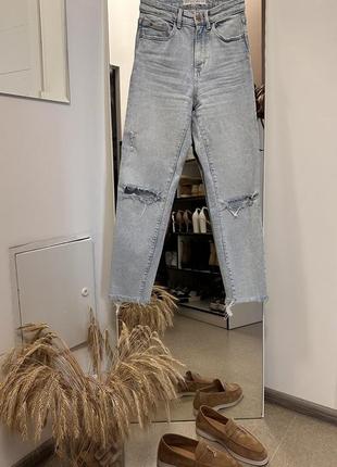 Неймовірні щільні джинси від бренду stradivarius