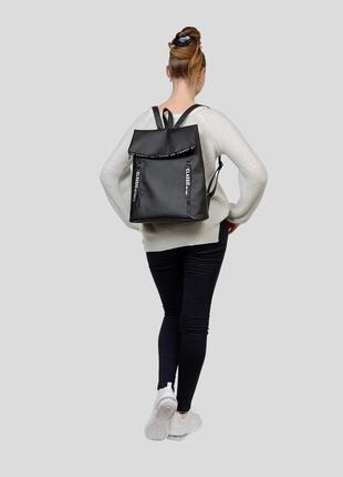 Жіночий чорний рюкзак для ноутбука4 фото