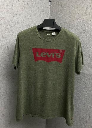 Зеленая футболка от бренда levi’s1 фото