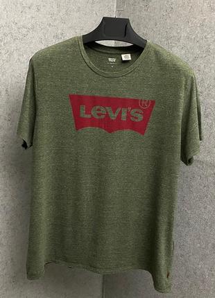 Зеленая футболка от бренда levi’s2 фото