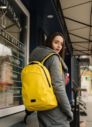 Женский большой желтый рюкзак для ноутбука5 фото
