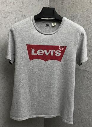 Серая футболка от бренда levi’s2 фото