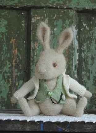 В'язаний заєць, в'язана іграшка, амігурумі.4 фото