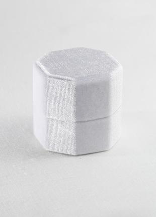 Оксамитова коробочка для кільця (колір bright white)4 фото