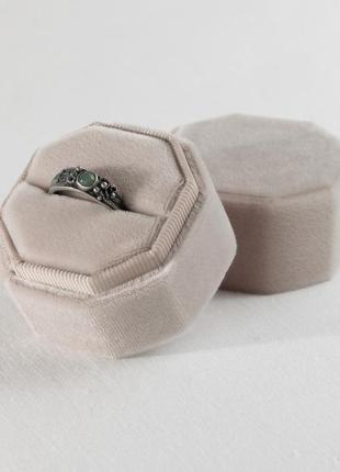 Бархатная коробочка для кольца (цвет frosted almond)1 фото