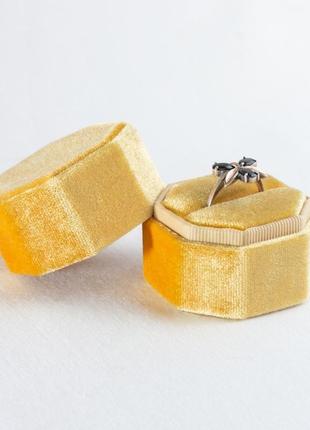 Бархатная коробочка для кольца (golden olive)3 фото