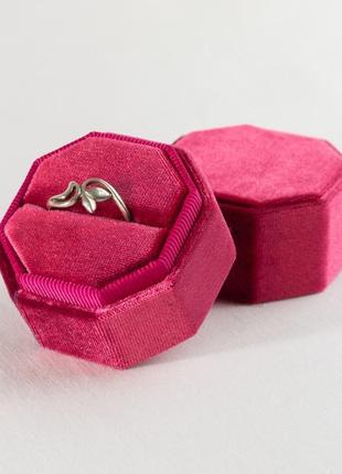 Оксамитова коробочка для кільця (колір rospberry sorbet)1 фото