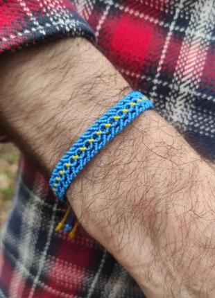 Мужской браслет ручного плетения макраме "борута" (сине-желтых)1 фото
