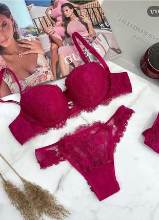 Очень красивый комплект intimissimi из коллекции sensual flowers осень-зима 2024 года.