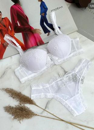 Изысканный комплект intimissimi из коллекции timeless simplicity осень-зима 2024