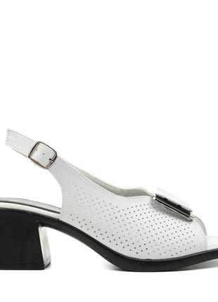 Класичні босоніжки шкіряні зручні на широкому невисокому каблуці жіночі, стильні білі 1371л-а