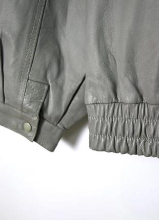 Сіра шкіряна куртка-бомбер7 фото